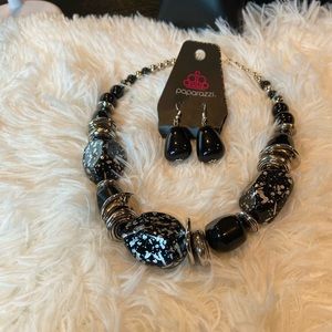 In Good Glazes Black Necklace w/Matching Earrings
